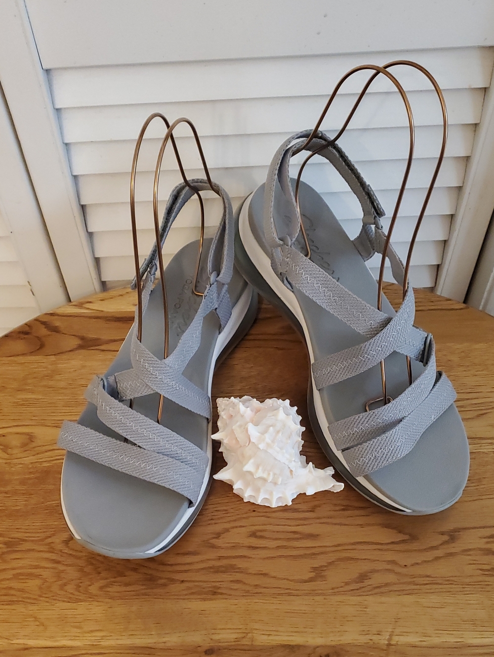 Skechers Women's Yoga Foam Cross Strap Comfort SKECH-AIR Grey Sandals, Size 10